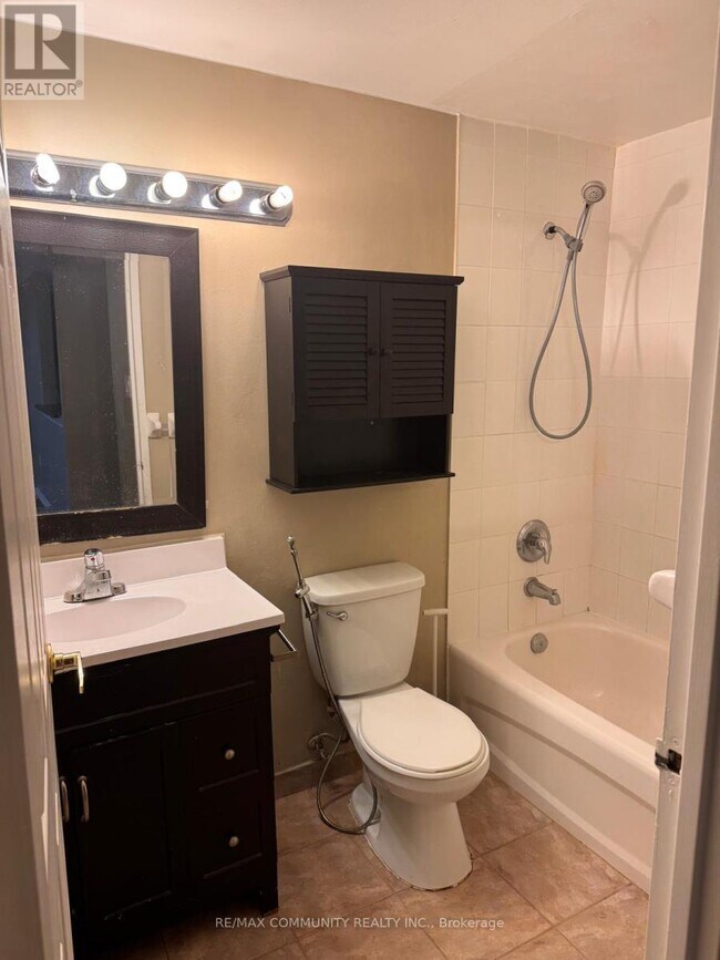 6720 Glen Erin Dr in Mississauga, ON - Building Photo - Building Photo