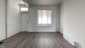 56 N Dewey St in Philadelphia, PA - Building Photo