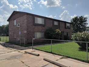 Cherokee Apartments in Tulsa, OK - Building Photo - Building Photo