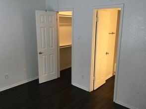 217 Pine Meadow Dr-Unit -D in Kennedale, TX - Building Photo - Building Photo