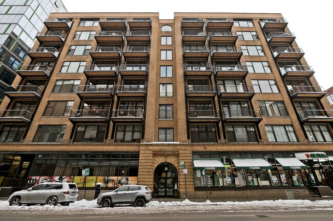 property at 625 W Jackson Blvd