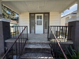 5213 Belle Terre Rd in Marrero, LA - Building Photo