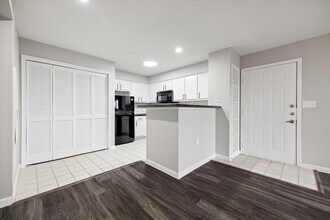 1710 W T C Jester Blvd in Houston, TX - Building Photo - Building Photo