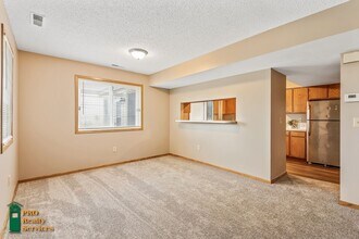 15940 Granada Ave in Apple Valley, MN - Building Photo - Building Photo