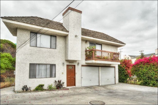 2479 Barry Ave in Los Angeles, CA - Foto de edificio - Building Photo