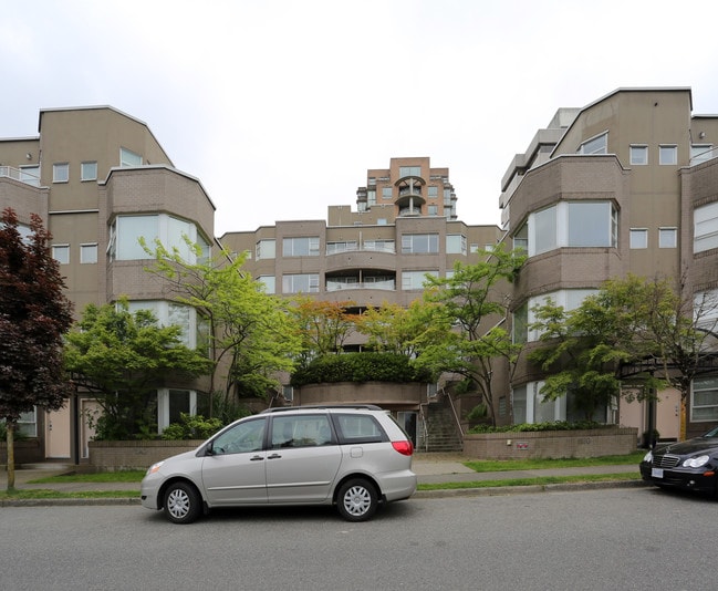1140 W 8th Ave
