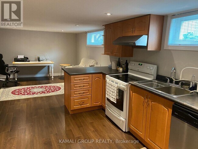 286 Axminster Dr in Richmond Hill, ON - Building Photo - Building Photo