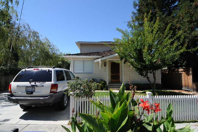 394-396 Mariposa Ave in Mountain View, CA - Building Photo - Building Photo