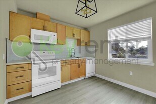 5735 Falconer Way in Sacramento, CA - Building Photo