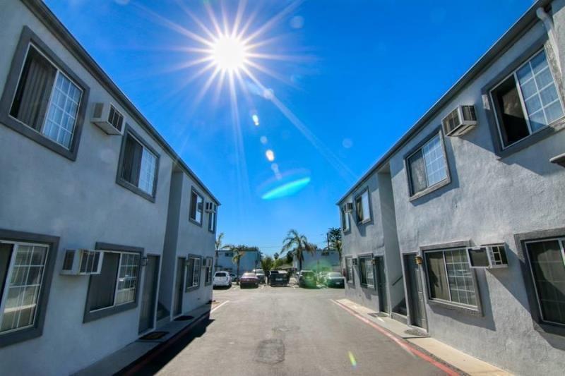 16777 Reed St. in Fontana, CA - Foto de edificio