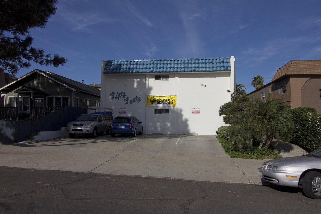 5040 Del Monte in San Diego, CA - Foto de edificio