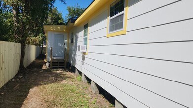 735 Lees Ln in New Orleans, LA - Building Photo - Building Photo