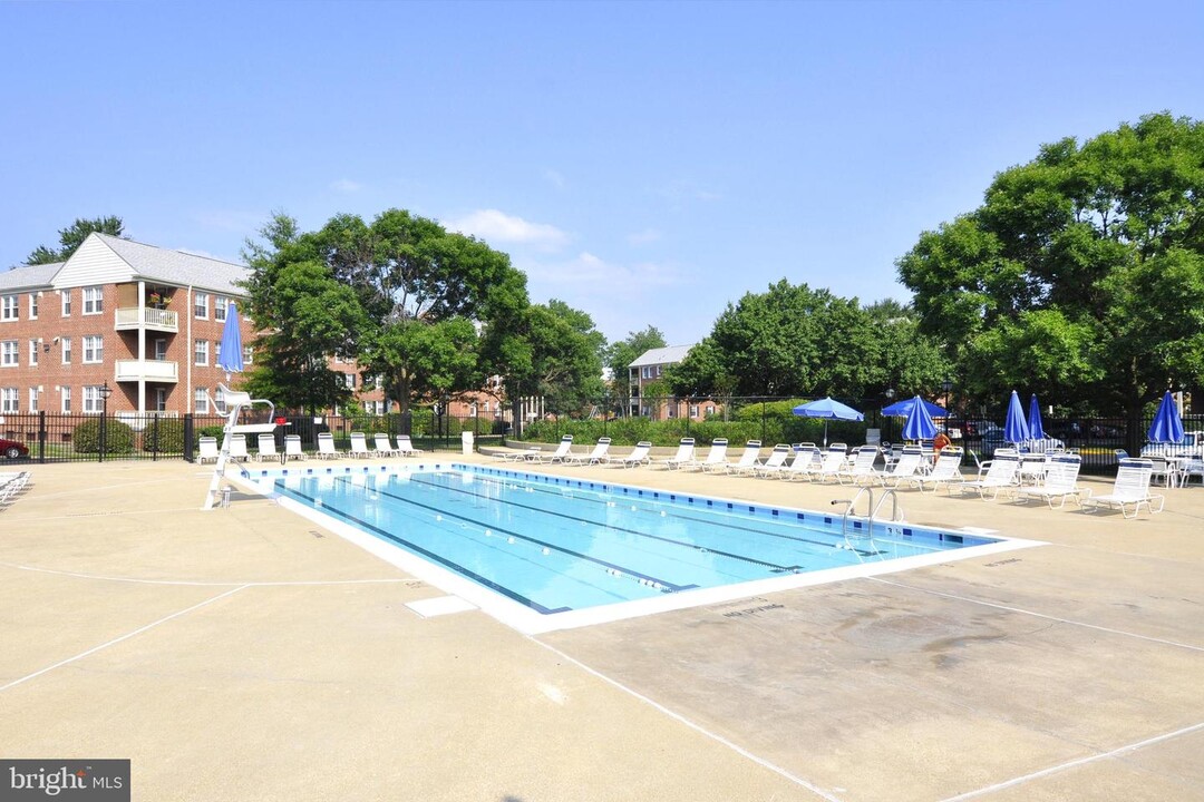 6603 E Wakefield Dr-Unit -B2 in Alexandria, VA - Foto de edificio