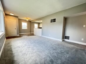 1200 Lincoln Dr in Marion, IA - Building Photo - Building Photo