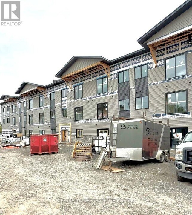 2380-2380 Cléroux Crescent in Ottawa, ON - Building Photo