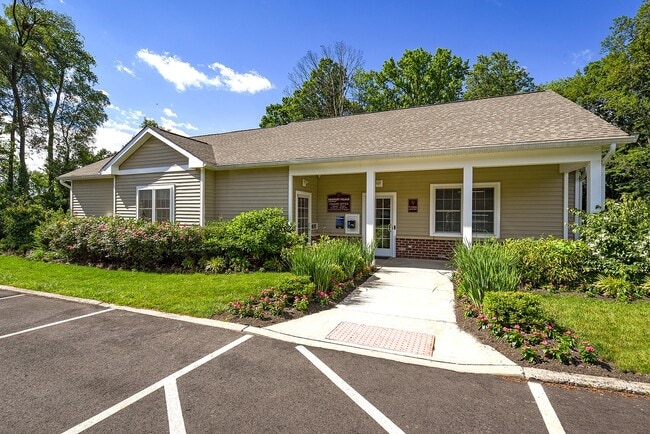 Newport Village Apartments in Levittown, PA - Building Photo - Building Photo