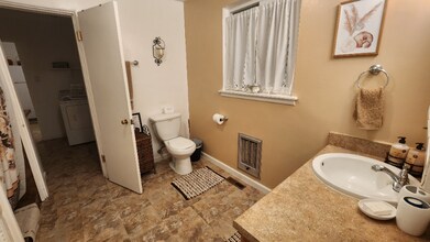 512 E Hopi St in Farmington, NM - Building Photo - Building Photo