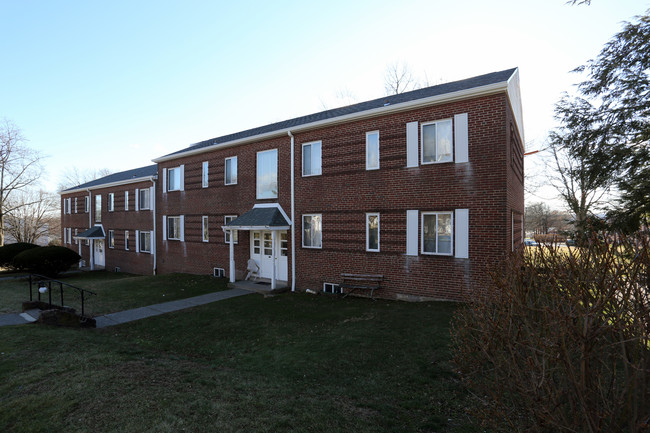 Linden Apartments in Pottstown, PA - Building Photo - Building Photo