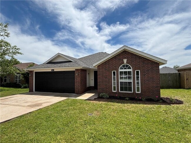 911 Bliss St in Centerton, AR - Building Photo - Building Photo