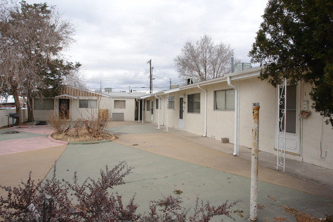 6315 Cochiti Rd SE in Albuquerque, NM - Foto de edificio - Building Photo