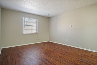 Mission Place Apartments in Oklahoma City, OK - Foto de edificio - Building Photo