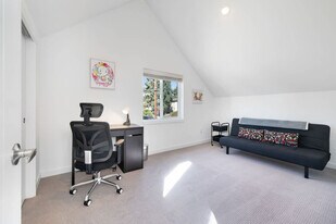 703 N 104th St in Seattle, WA - Building Photo