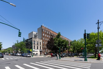 961 Eastern Pky in Brooklyn, NY - Building Photo - Building Photo