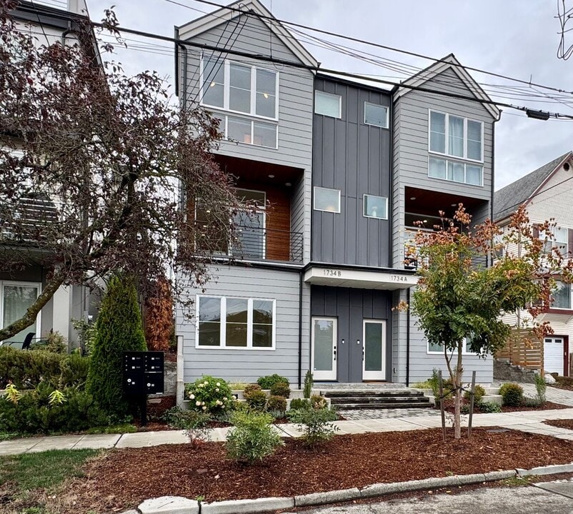 1734B NW 62nd St in Seattle, WA - Foto de edificio
