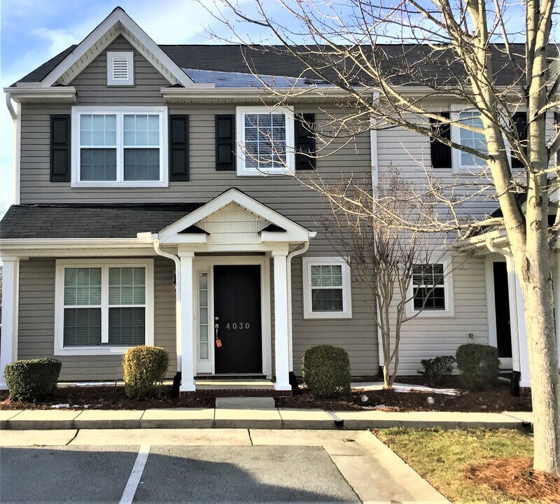 4030 Tarrant Trace Cir in High Point, NC - Foto de edificio