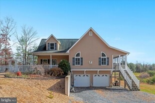 882 Liberty Furnace Rd in Edinburg, VA - Building Photo