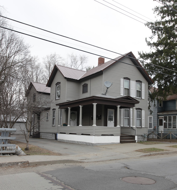 31 E Pine St in Gloversville, NY - Building Photo