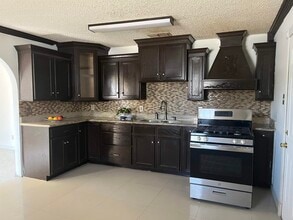 1212 Reagan Dr in Laredo, TX - Building Photo - Building Photo