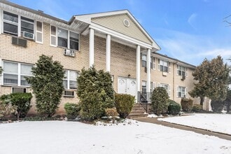 Cheryl Gardens in Roselle, NJ - Building Photo - Building Photo