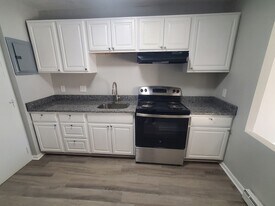 760 Cummins Hwy, Unit 18 in Boston, MA - Building Photo