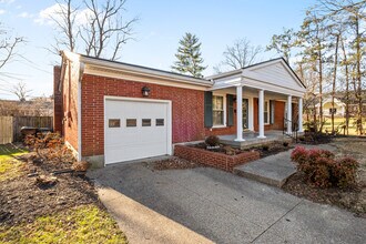 318 Castleview Dr in Louisville, KY - Building Photo - Building Photo