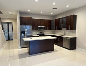 824 SW 74th Ct in Miami, FL - Building Photo - Building Photo