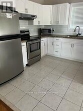 4 61st St S in Wasaga Beach, ON - Building Photo - Building Photo