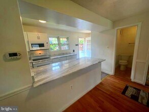 429 Hampton Ct in Falls Church, VA - Building Photo - Building Photo