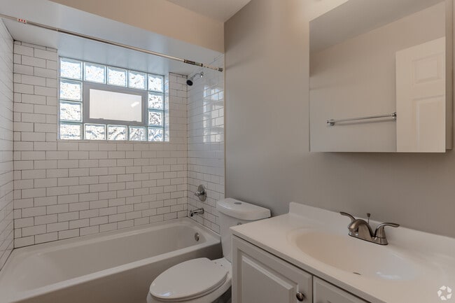 8531 W Gregory St, Unit 1 in Chicago, IL - Building Photo - Building Photo