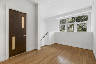 146 Diamond St in Brooklyn, NY - Foto de edificio - Interior Photo