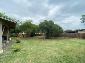 175 Lorenz Rd in San Antonio, TX - Building Photo - Building Photo