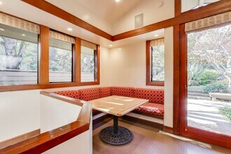 28 Meadow Rd in Woodside, CA - Building Photo - Building Photo