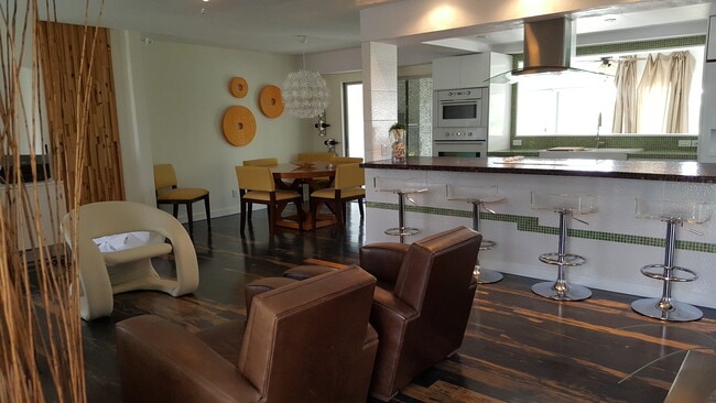 7108 NW 66th St in Tamarac, FL - Building Photo - Building Photo