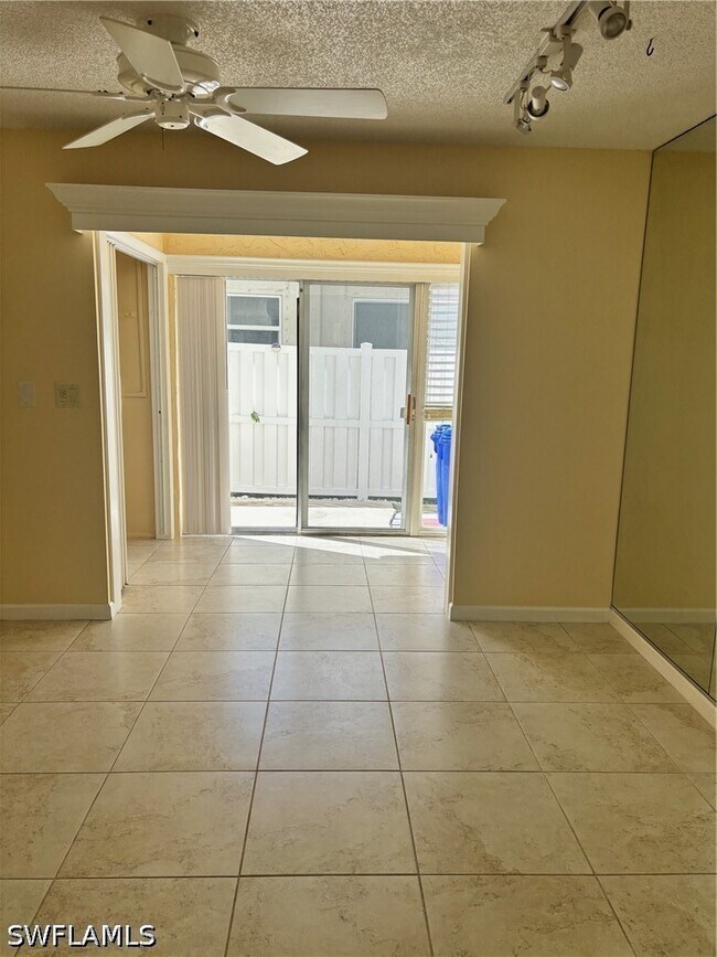 296 4th Ave S