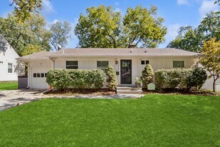 7329 Ash St in Prairie Village, KS - Building Photo