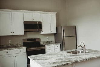 529 Washington E St, Unit Apt G in Walterboro, SC - Foto de edificio - Building Photo
