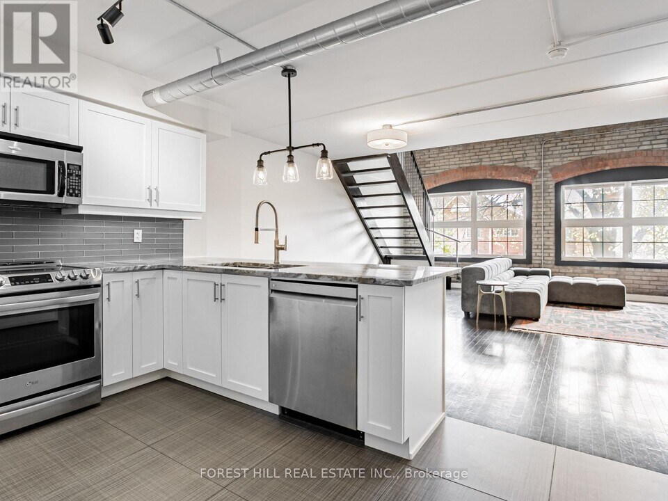 1100-1100 Lansdowne Ave in Toronto, ON - Building Photo