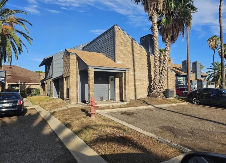 201 E Del Mar Blvd in Laredo, TX - Building Photo