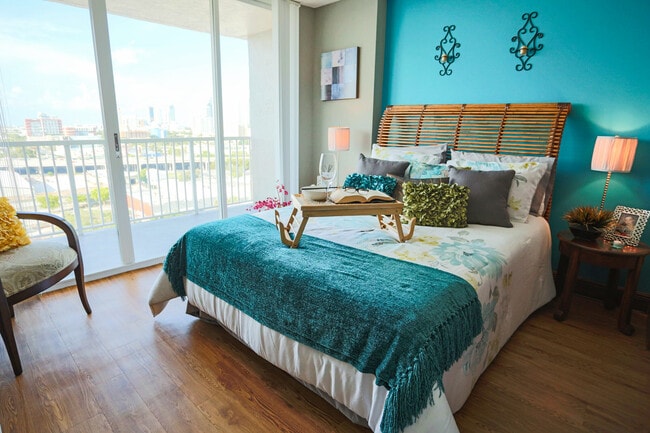 Park Place by the Bay in Miami, FL - Foto de edificio - Building Photo