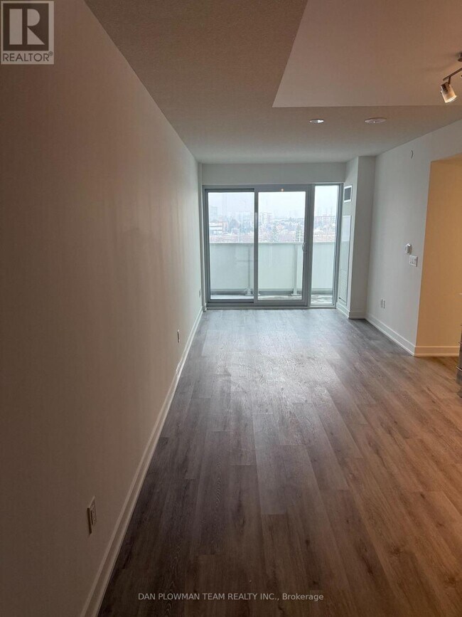 1010 Sandy Beach Rd in Pickering, ON - Building Photo - Building Photo